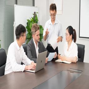 Meillä on vahva T & K-tiimi, ja voimme kehittää ja tuottaa tuotteita mukaan